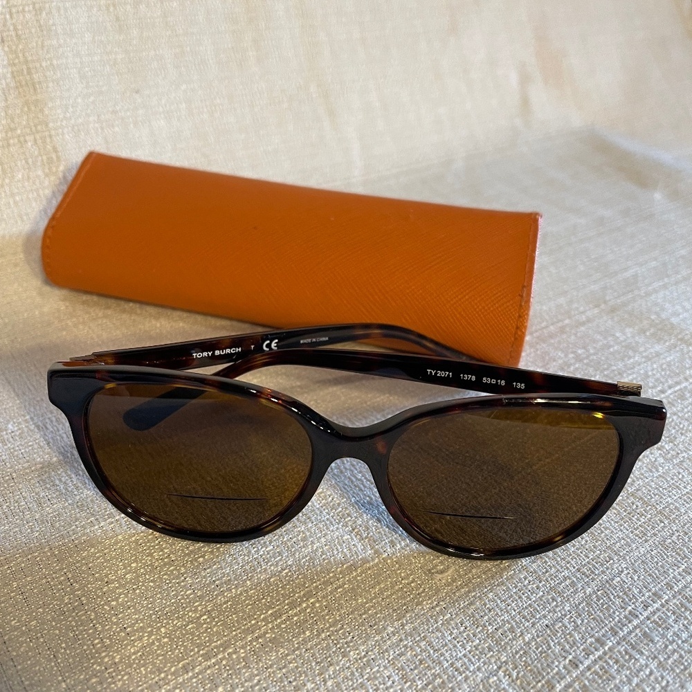 Tory Burch Tortoise Shell Sunglasses with Orange Case - Picture 1 of 10